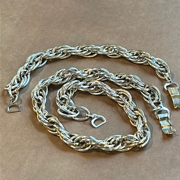 Vintage Trifari Set. Made in France. Necklace & Matching Bracelet - Picture 6 of 17